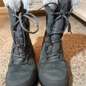 Columbia Gray Insulated Snow Boots Faux Fur Size 10.5